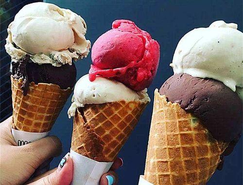 大瓜头在吃雪糕视频,雪糕大快朵颐瞬间