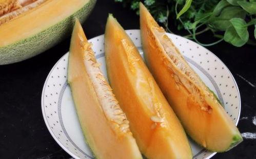 萍姐吃哈密瓜视频播放,视频播放引网友热议