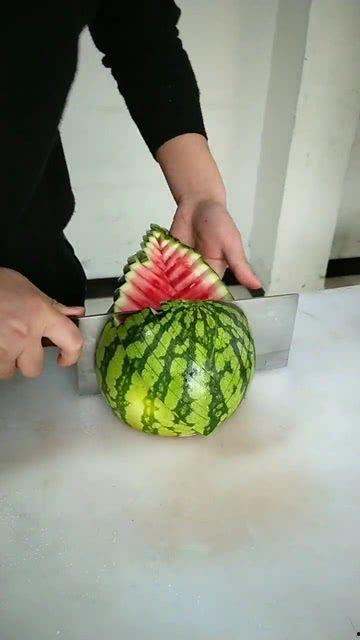 吃西瓜怎么切瓜好看视频,视频教你如何切出颜值爆表的西瓜