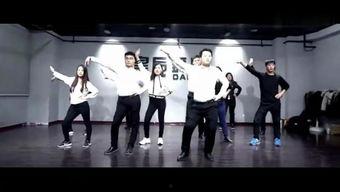 年会吃瓜视频搞笑配音,搞笑配音笑翻全场